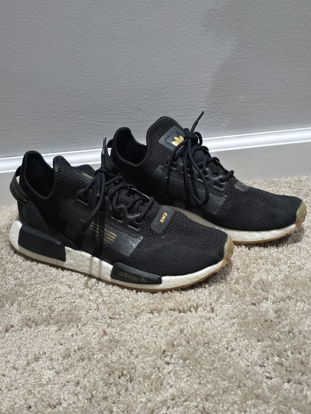 Adidas NMD R1 V2 Black and Gold Mens size 8 Shoe